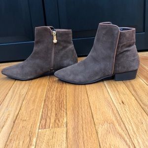Report Signature Nile pointed brown suede boots